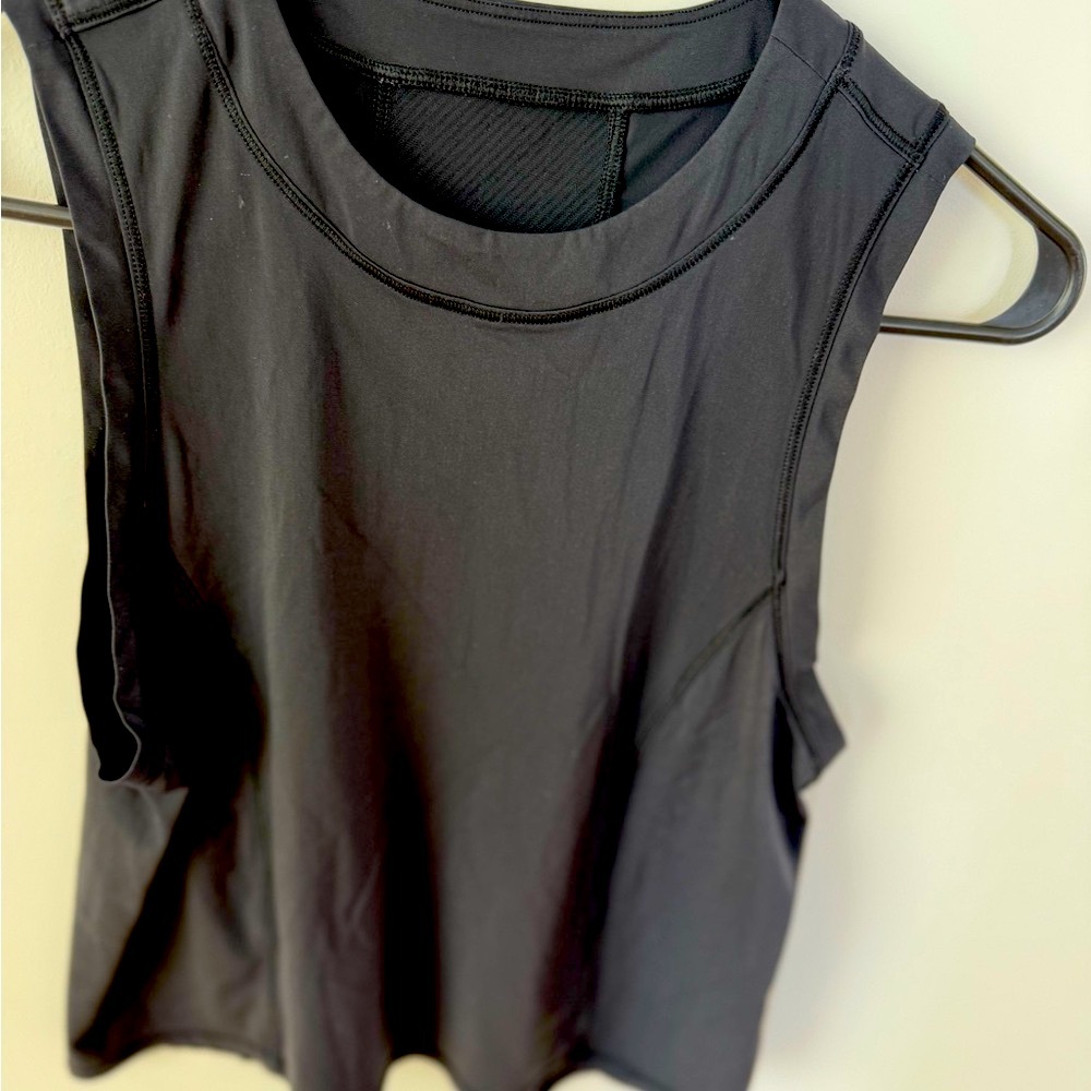 Lululemon muscle tank black size 6